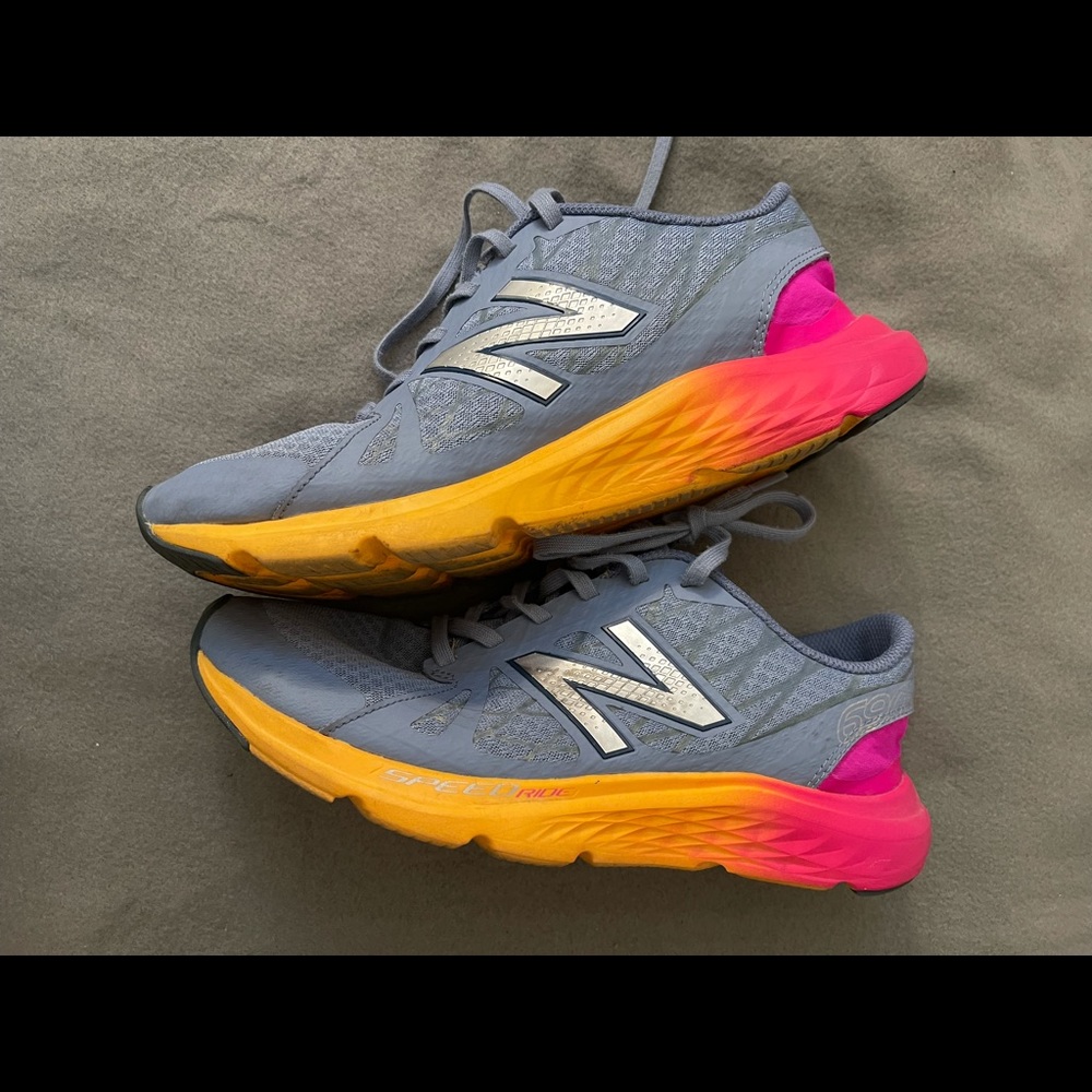 New balance light weight tennis shoes